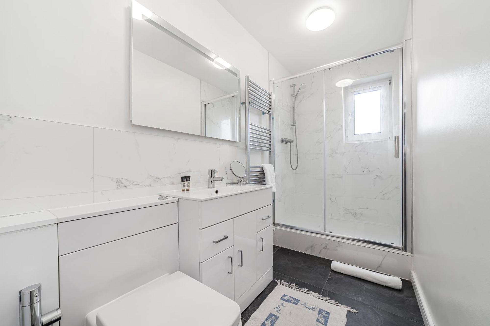 Elegant 1Br Flat With Balcony & City View, Walworth Londra Esterno foto